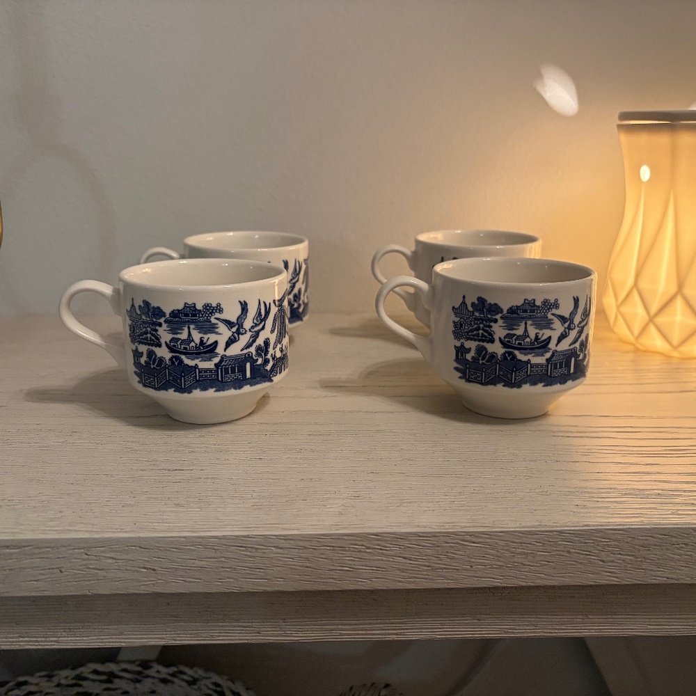 Vintage Churchill Blue Willow China - Coffee Tea Cups - Set of 4